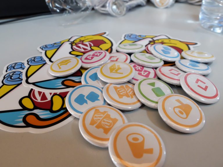 www.remarpro.com contributor pins on a table at WC Chiclana 2017.