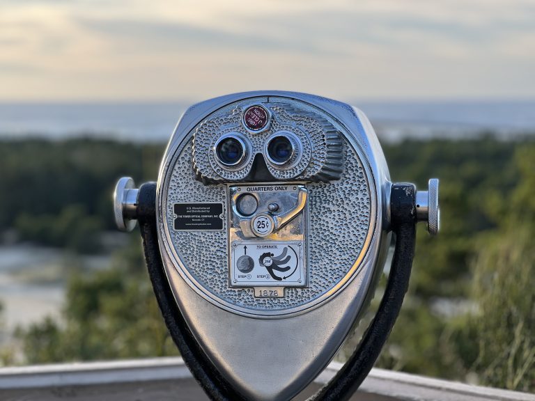 Coin-operated optical binoculars