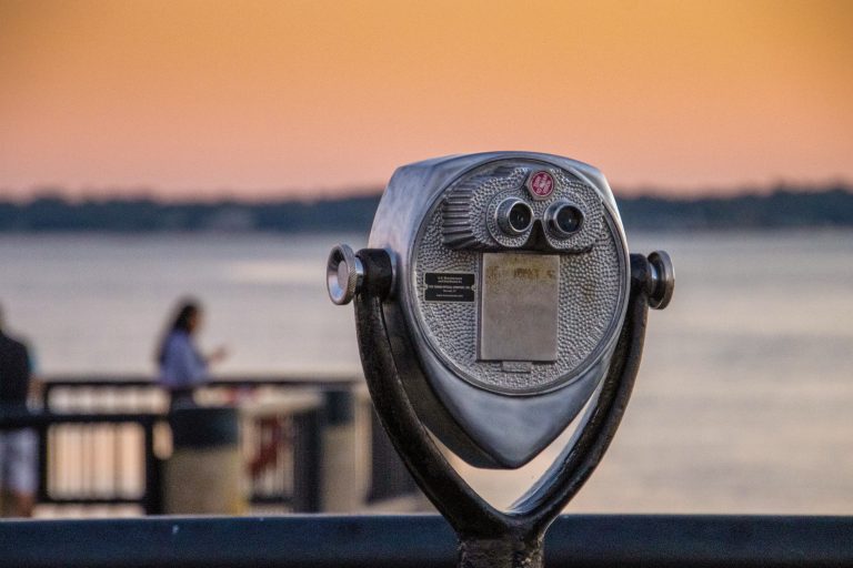 Coin-operated binoculars