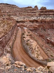 Dangerous dirt road hairpin turn on the Moki Dugway in Utah