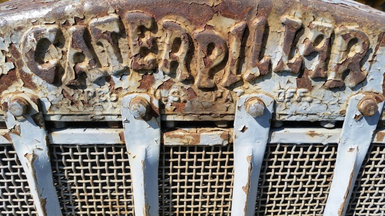 Caterpillar tractor grill