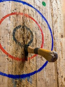 Axe throwing target