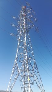 Torre de alta tensión. High voltage tower. Electric transmission tower. High voltage electrical gantry tower. High voltage power line. Torre eléctrica. Transporte de electricidad de alta tensión.
