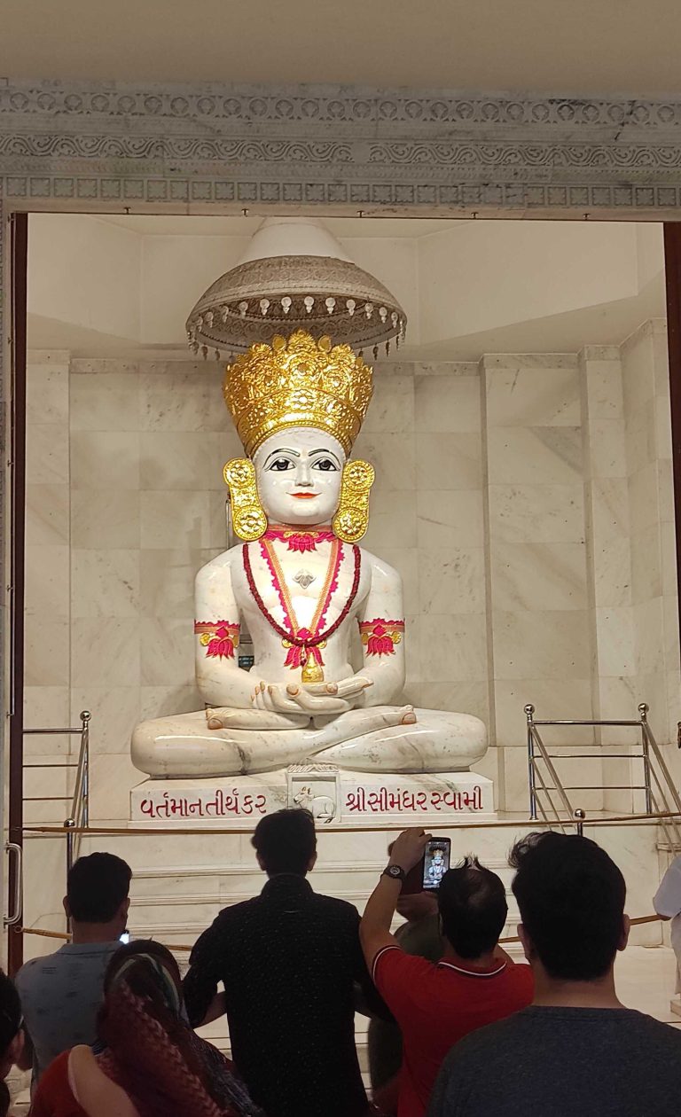 Vartman Tirthankar Simandhar Swami