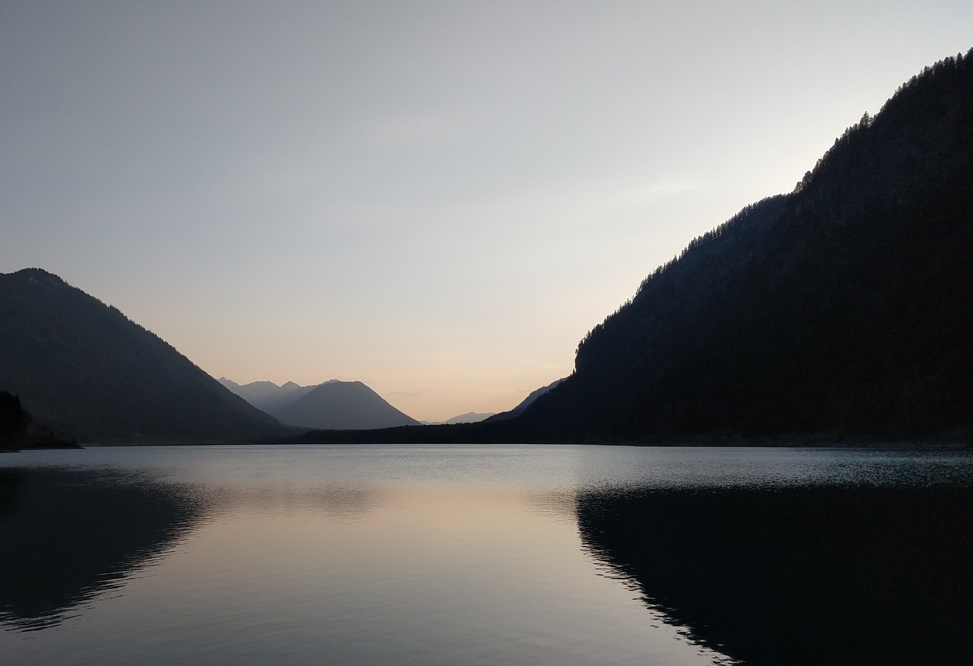 Sunset-athmosphere at the Sylvensteinsee in the Karwendel-foothills