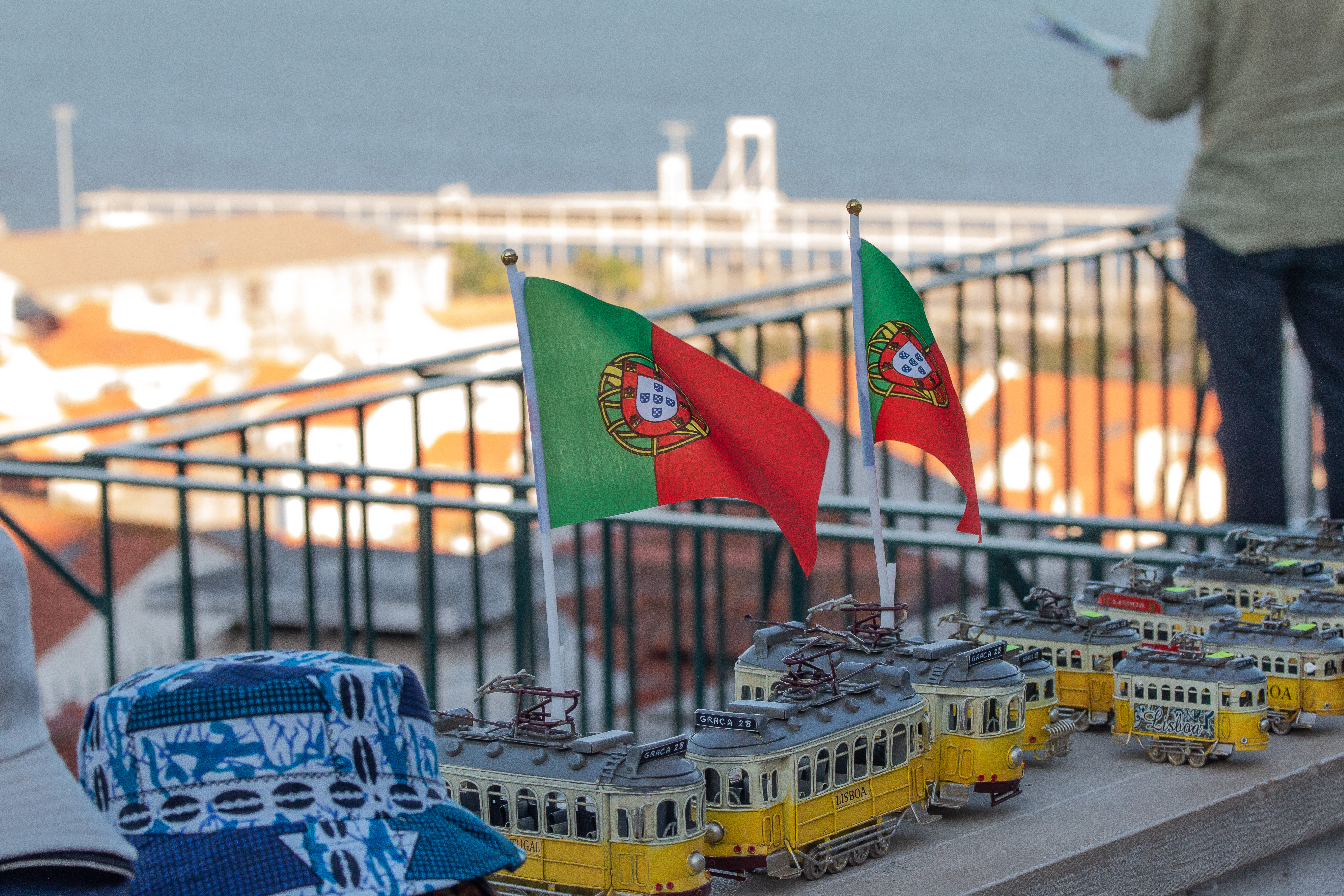 Lisbon tram miniatures and Portuguese flag – Miniaturas do eléctrico de Lisboa e bandeira Portuguesa
