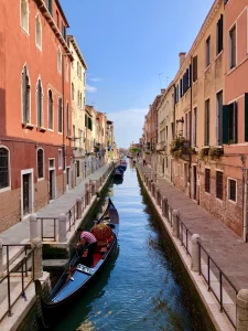 View larger photo: Calle del Bastion, Venezia, Italia