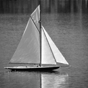 Maxum scale model yacht