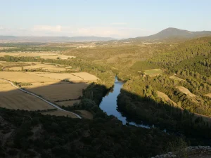 El río Aragón desde Gallipienzo, Navarra, España
