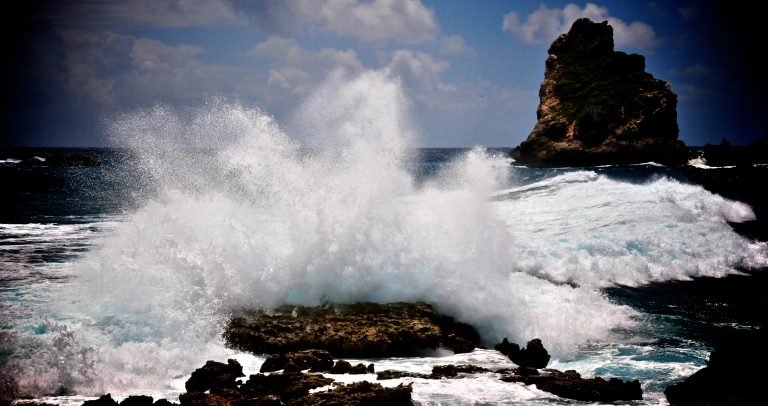 Bursting wave at the Pointe des Chateaux, Guadeloupe