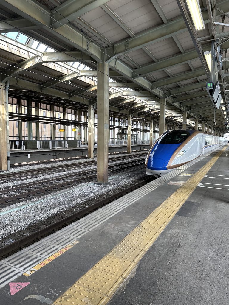 Shinkansen “Toki” coming into Nagaoka Station