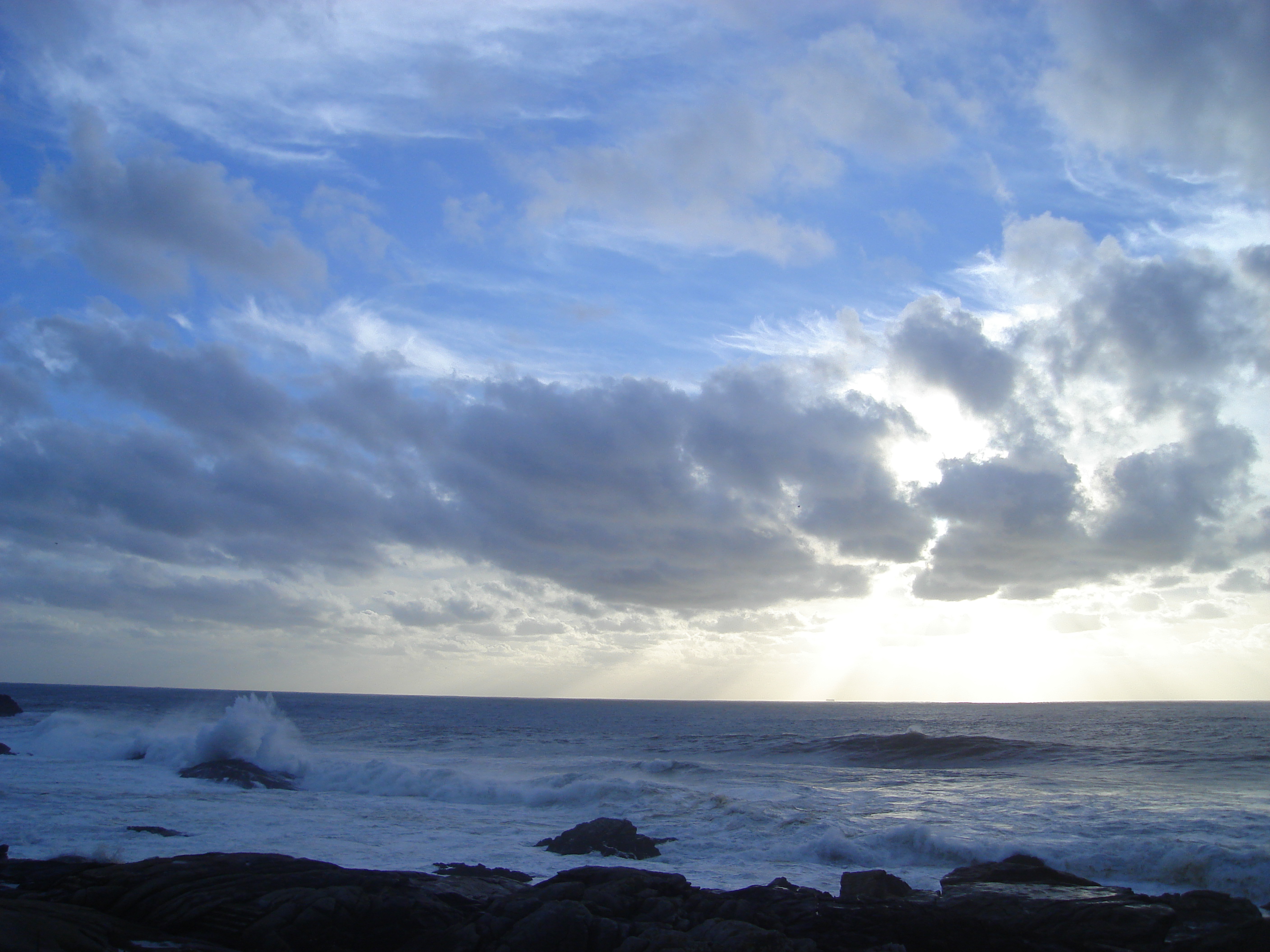 Sea waves and clouds