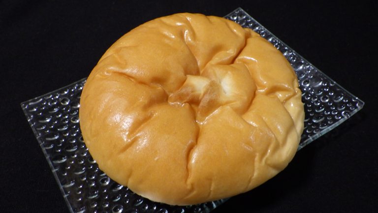 Anpan / Anpan is a Japanese bun filled with sweet red bean paste.