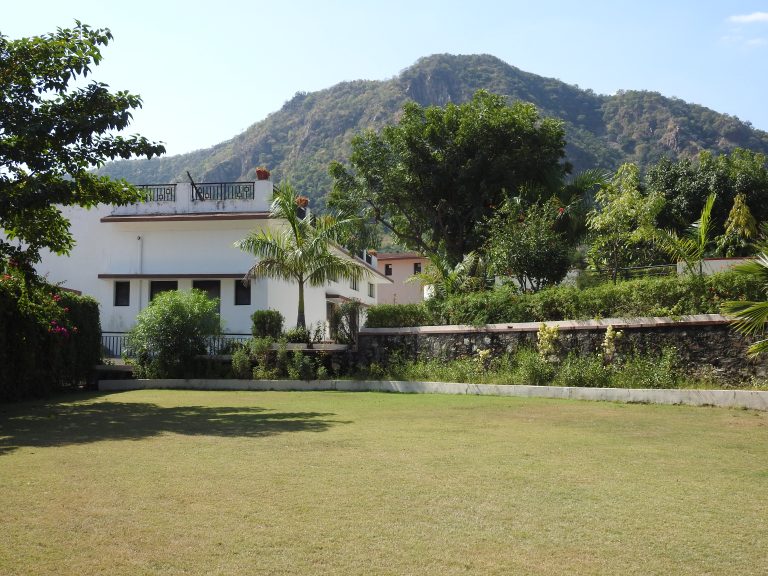 Resort, Mountains, Lawns