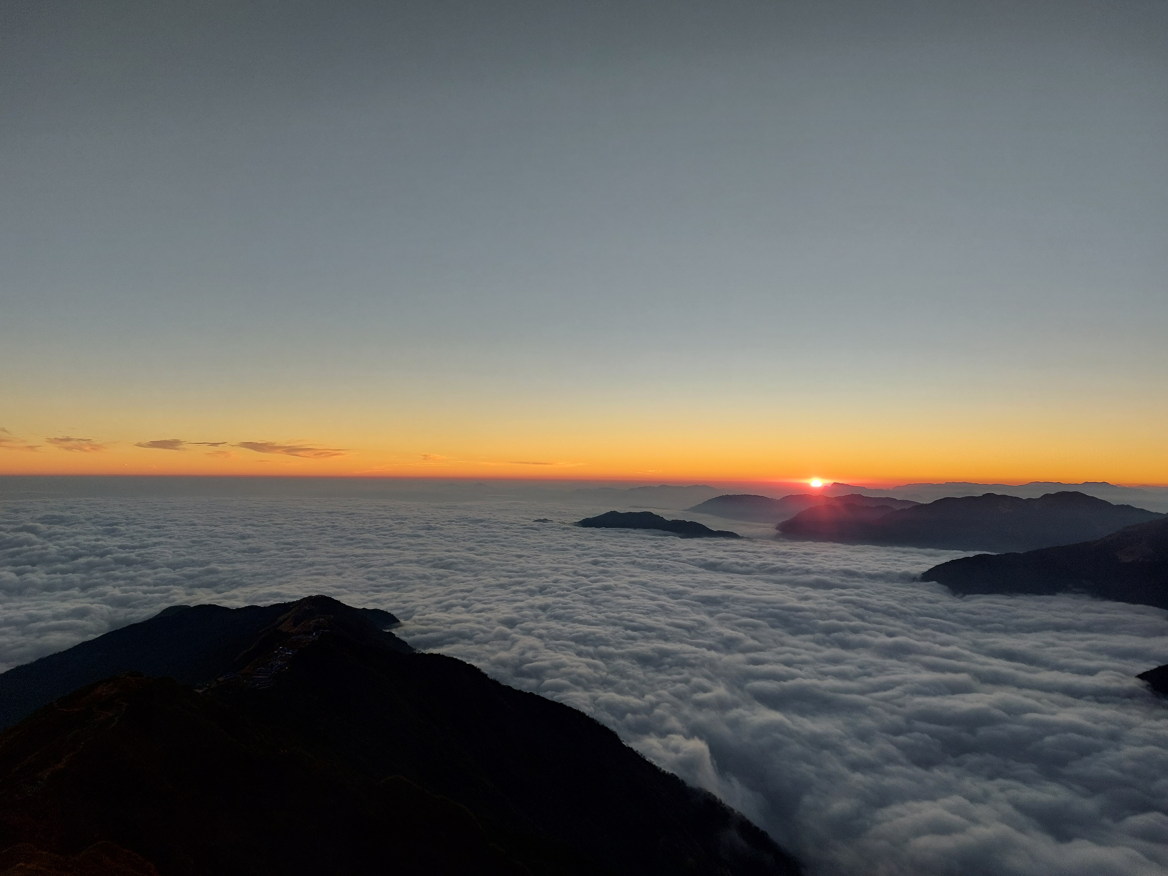 Above the cloud sunset as seen from Mardi base camp.