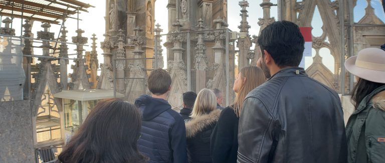 people in line, Duomo de Milano, Milan, italy, cathedral