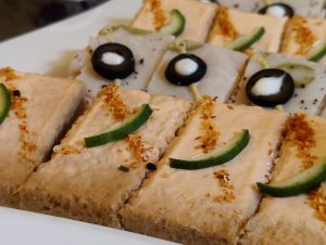 Fancy mini toasts with olives and bell peper
