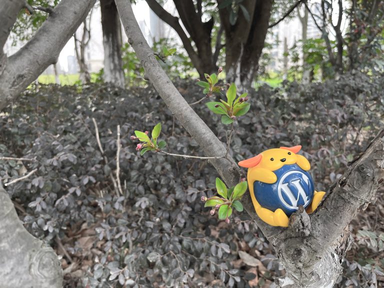 Nature Wapuu Wallpaper Collection: Wapuu on a branch