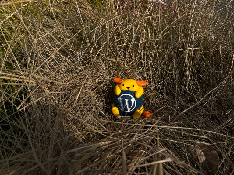 Nature Wapu Wallpaper Collection: Wapuu in Dry Grass