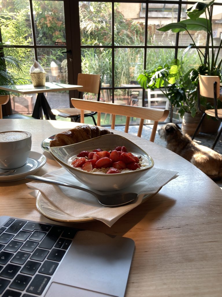 Breakfast with yogurt and strawberries