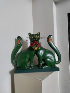 Cat sculpture.