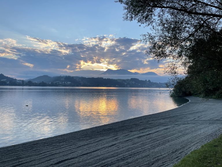 A sunrise seen from a beach in Lucerne, Switzerland. With the mountain “Rigi” in the background.