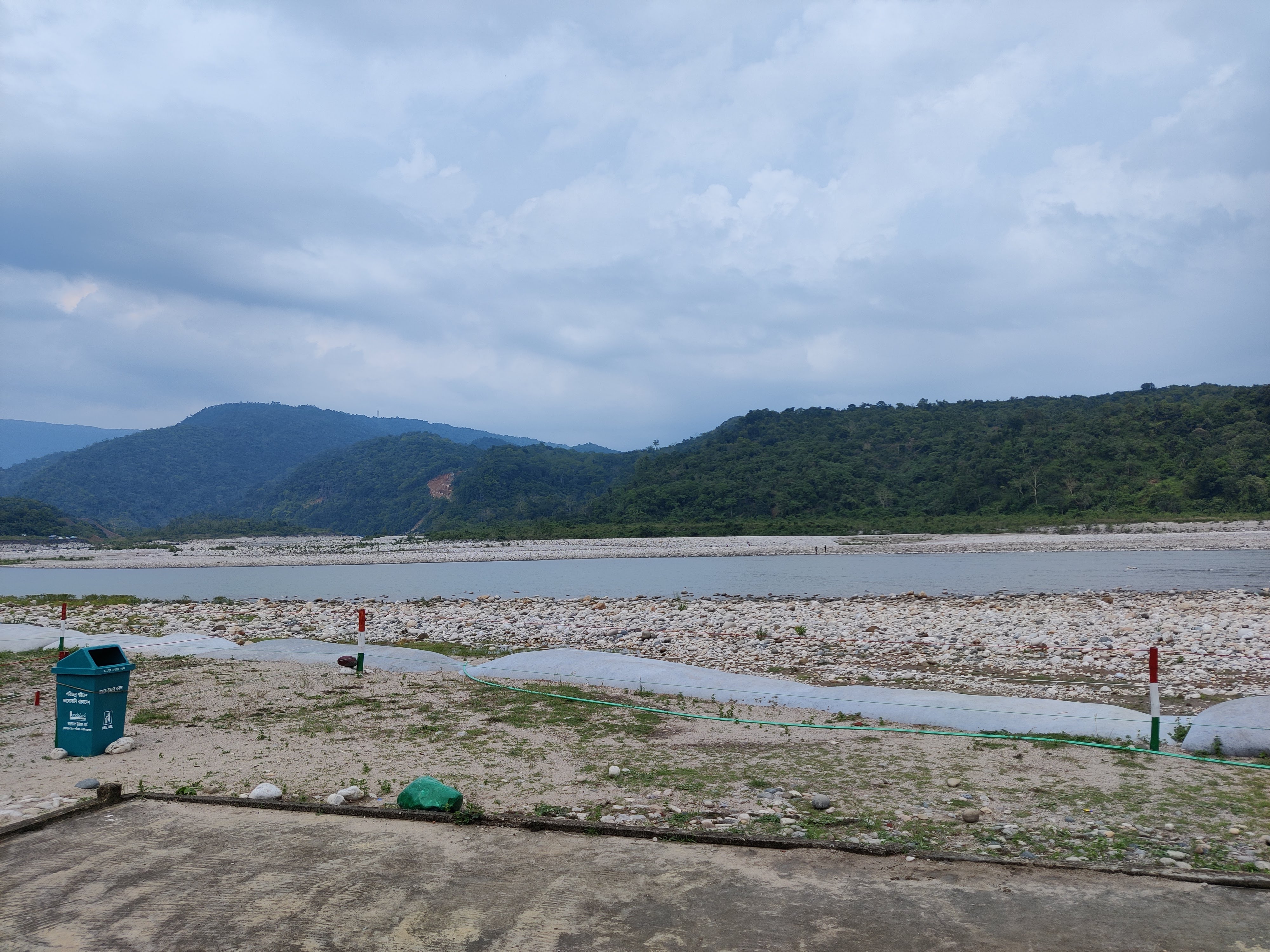Hill and river in a same frame.