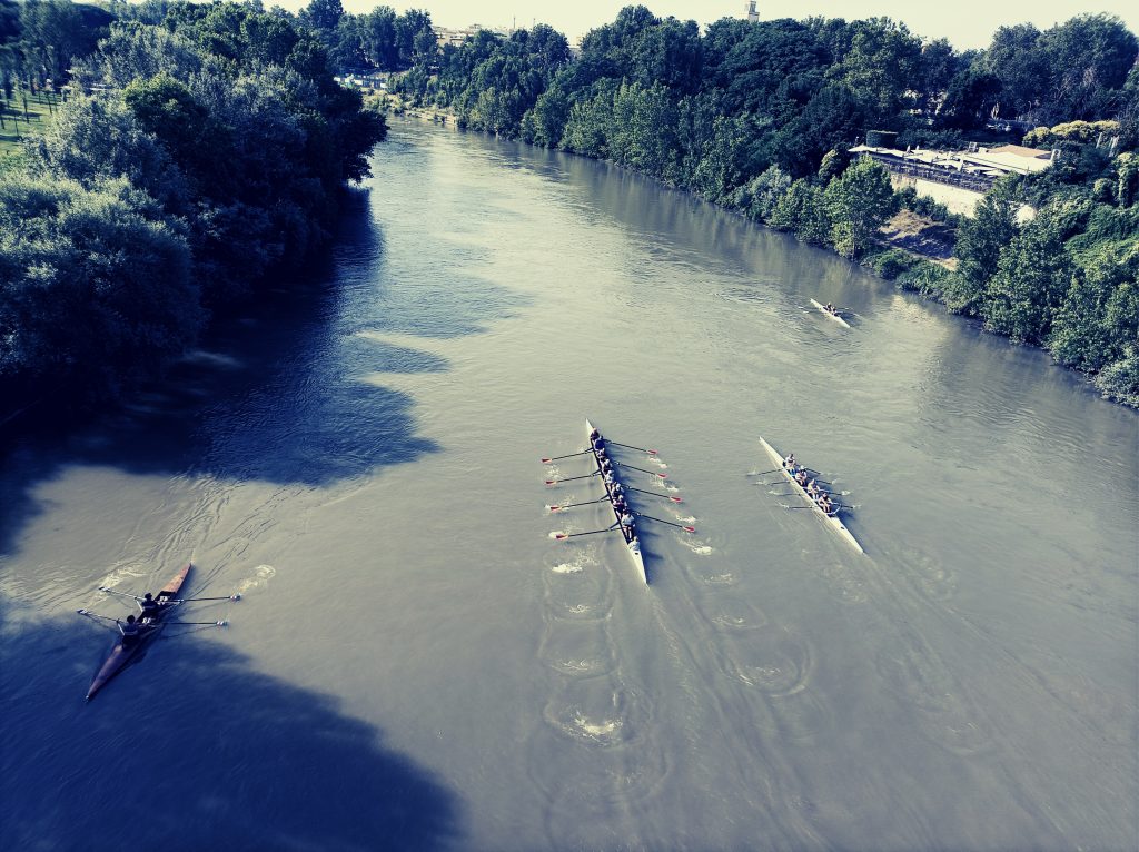 Different kayaks training on the Tevere river in Rome