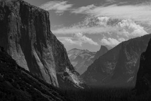 Black and white view of Yosemite valley.
