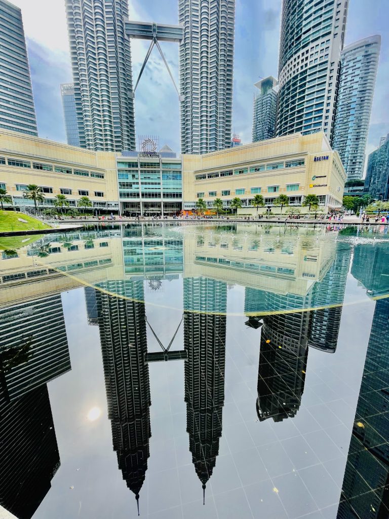 Reflection of petronas twin tower’s from kuala lumpur, malaysia