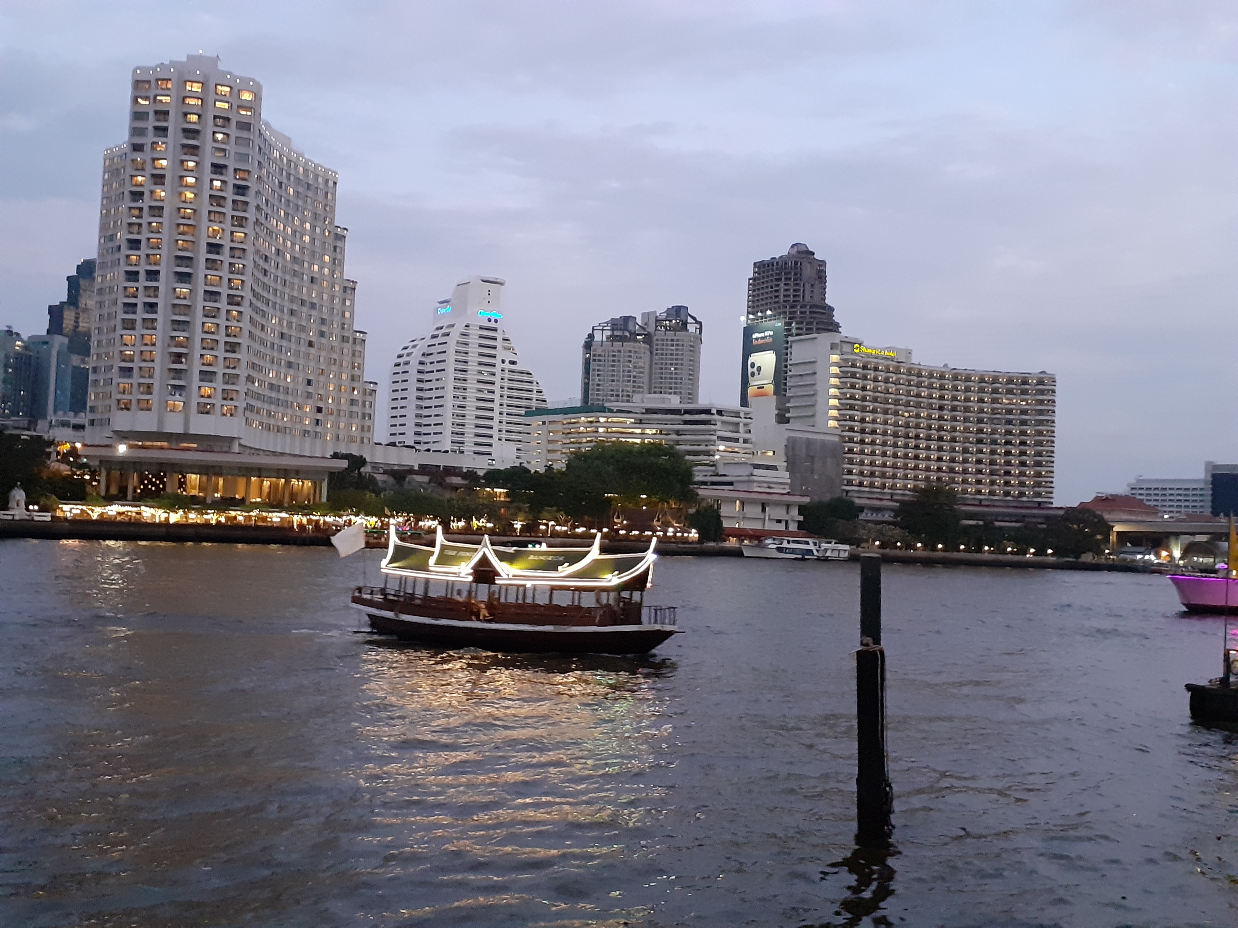 Evening scenic beauty at dusk in Bangkok.