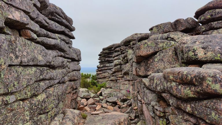 A rock with walls formed by the wind.