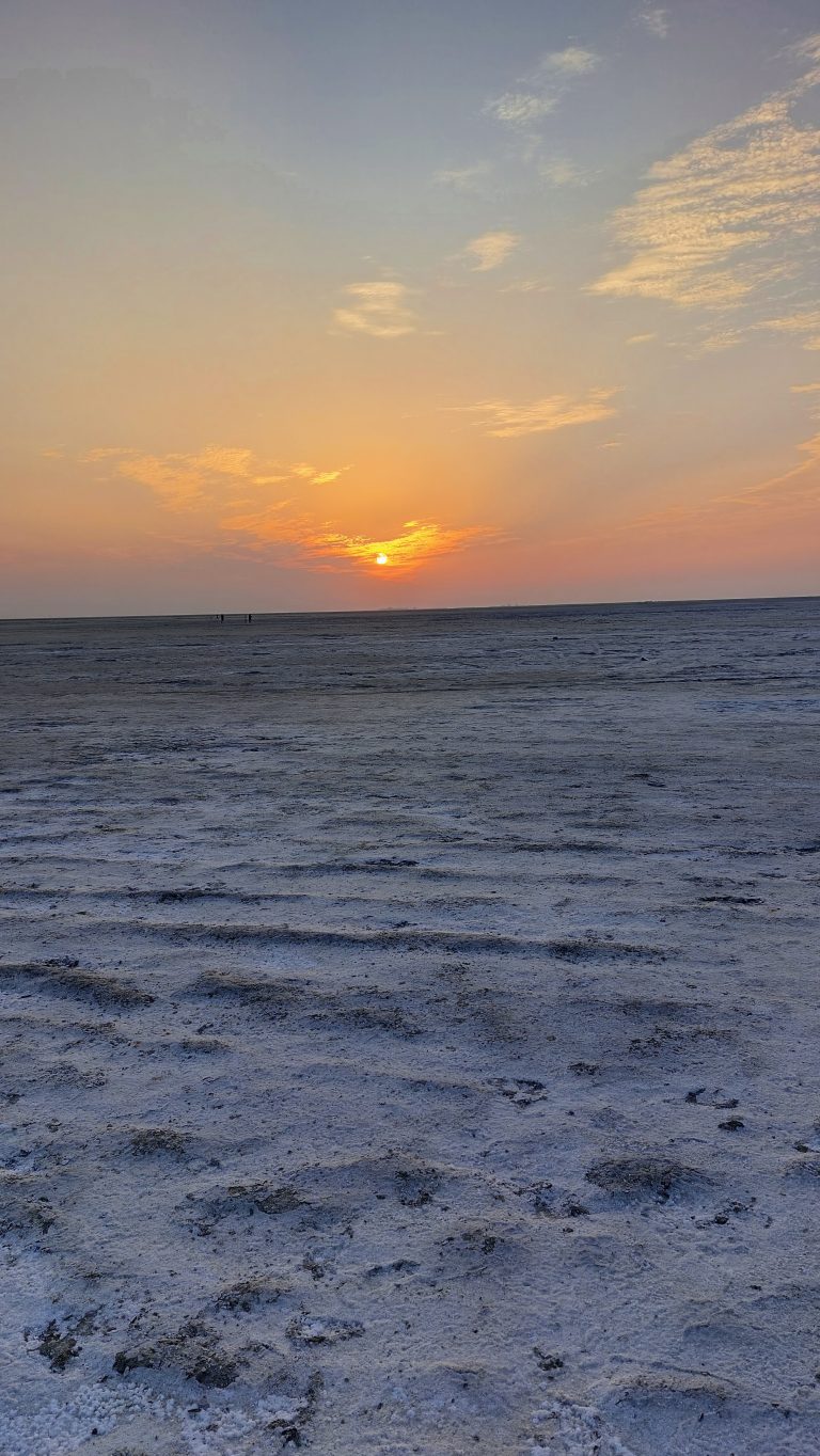 White Desert – Kutch. Sunset over the sand, it looks very much like the ocean.