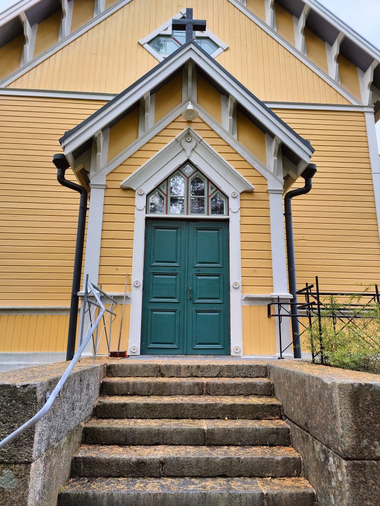 Pet?j?vesi Church wooden door (Pet?j?vesi, Finland)