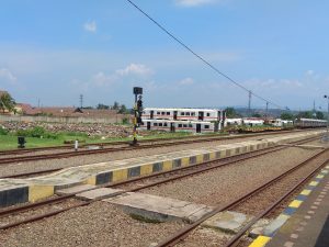 Kuburan kereta afkir atau tak terpakai lagi di Stasiun Purwakarta