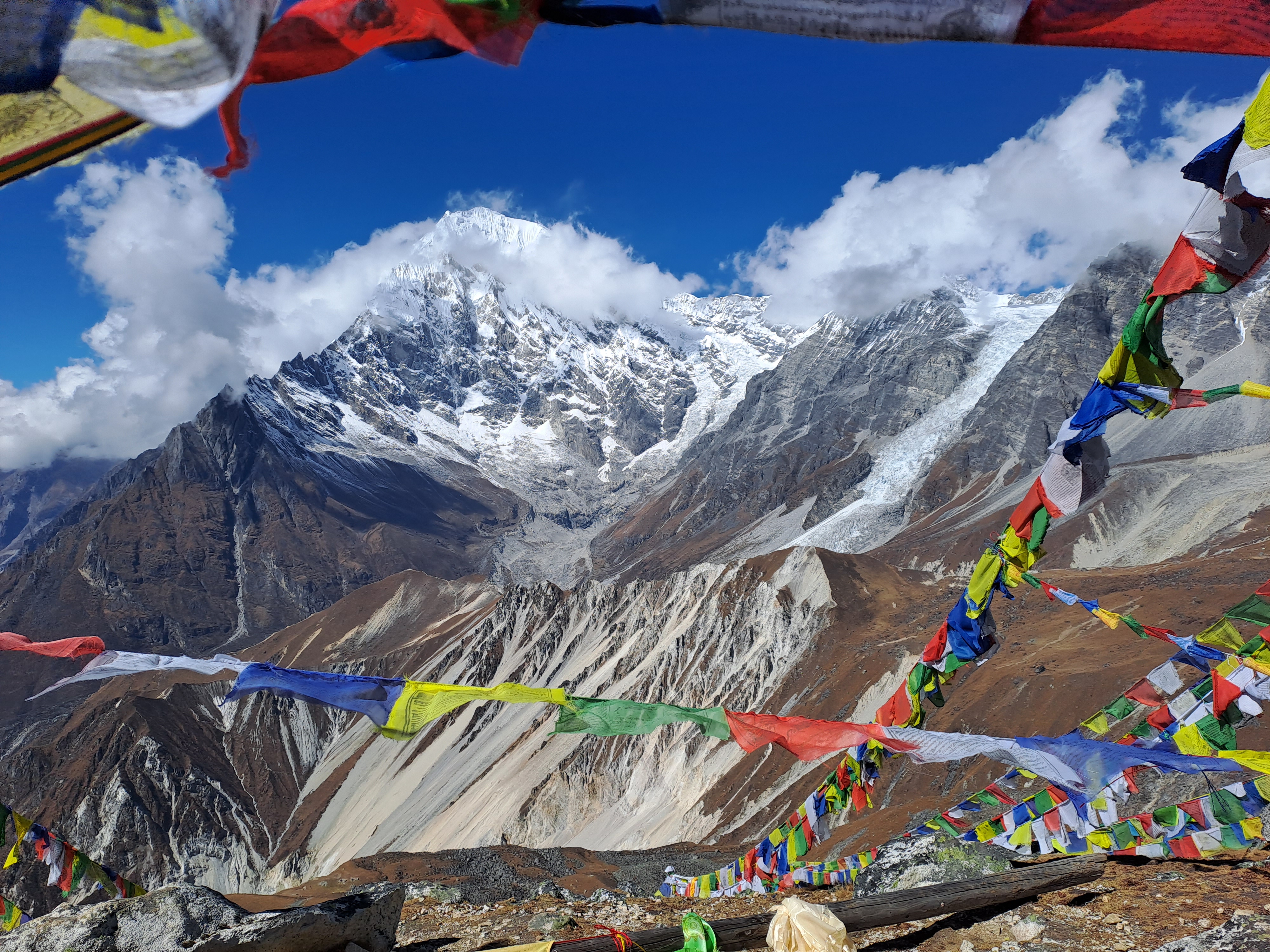 The breathtaking Himalayan vistas bring a sense of tranquility to our eyes.