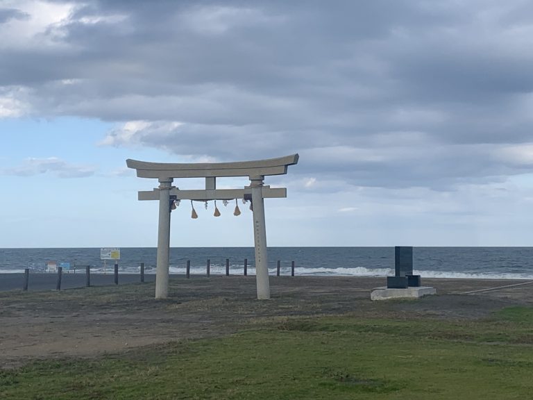 Torii (shrine gate) on Tsurigasaki Beach in Chiba Prefecture.