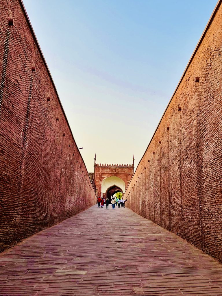 A big wall of Agra fort complex. Uttar Pradesh, India. #WPPhotosFestival