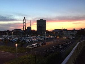 夕陽を浴びる工場群　/　Factories bathed in the evening sun