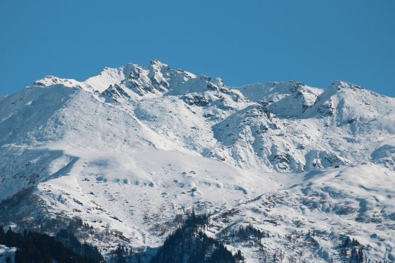 Snow mountain view from Himachal Pradesh