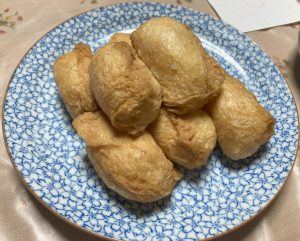 いなり寿司　/　"inarizushi" sushi wrapped in fried tofu