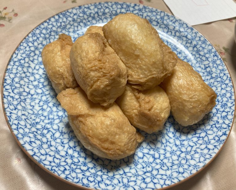 いなり寿司　/　”inarizushi” sushi wrapped in fried tofu