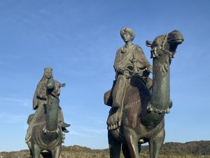 　Bronze statue of "Tsuki no sabaku" at onjuku Beach, Chiba Prefecture