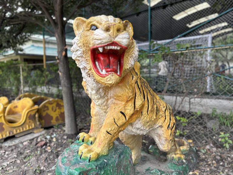 Tiger statue!