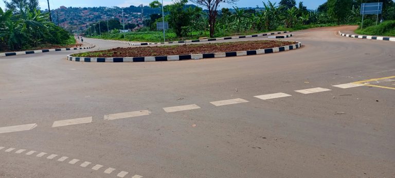 Roundabout road in Uganda (Masaka city) . This photo was taken on the roundabout of Kitovu, Masaka, Uganda… It joins the four roads, one from Masaka Roman Catholic Diocese – Kitovu; another from Kitovu Hospital, another from Bukakata road and finally one from Nyendo – Masaka highway