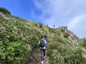 Winter Hike: a man on the way to Bethanchowk hill - 3000 M from sea level!