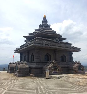 Jatayu Sreerama temple is located near the Jatayu sculpture in Jatayu Earth's Center.