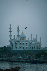 Serene beachside setting with a majestic Grand Mosque, framed against the backdrop of a picturesque horizon.