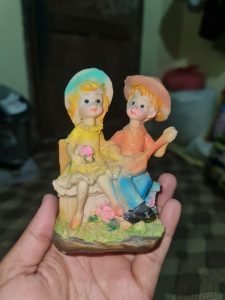 A sculpture capturing the charm of a cute couple, designed as a delightful gift.