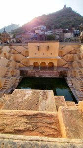 Panna Meena Ka Kund also called as Jaipur Stepwell is zig-zagging steps creates a captivating illusion. This is used for collecting the monsoon rains and preserving water for the drier months and designed in such a way that people could reach water at any level as the pool rises and falls.